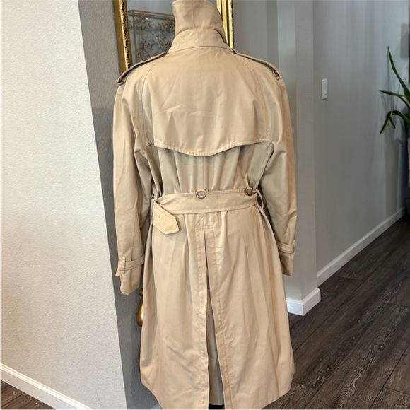 Authentic Burberry trench coat with belt - Picture 2 of 13